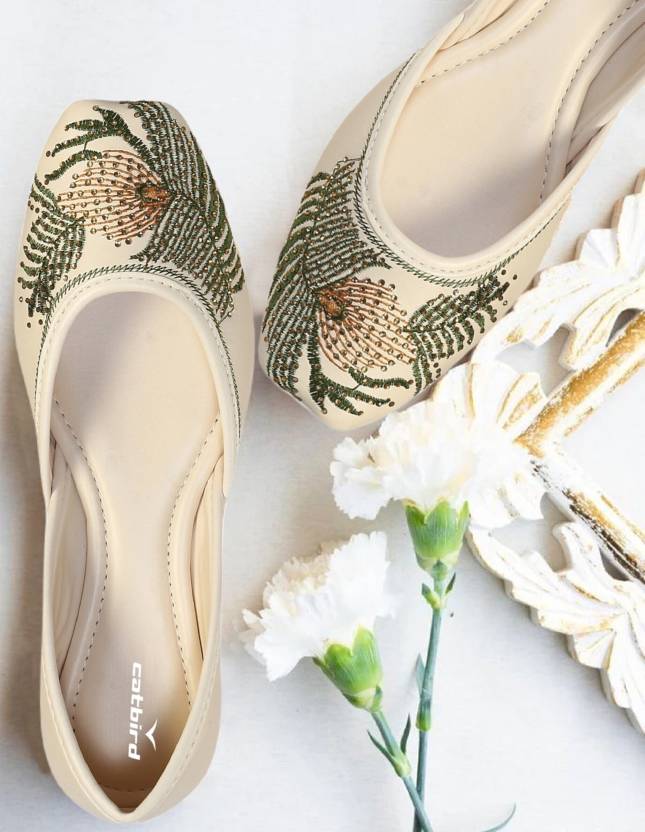 Handmade Peacock feather Embroidered Punjabi Mojari Jutis for Women-KYAMSTORE
