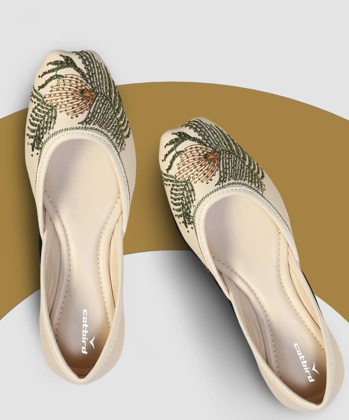 Handmade Peacock feather Embroidered Punjabi Mojari Jutis for Women-KYAMSTORE