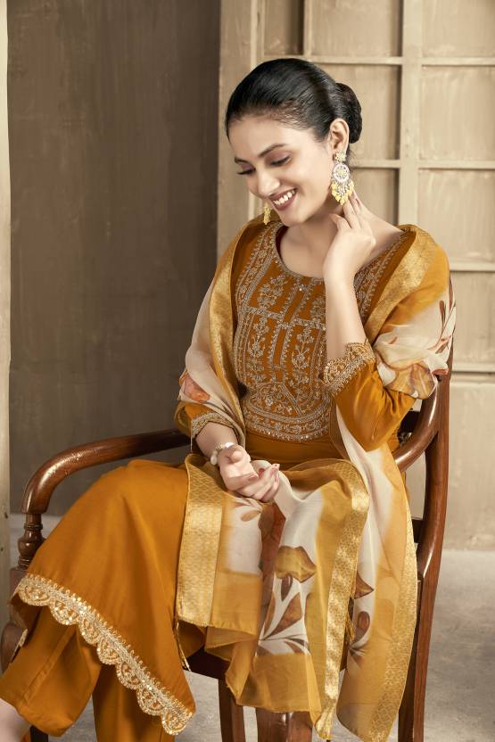 Women Silk Blend Kurta Pant Dupatta Set