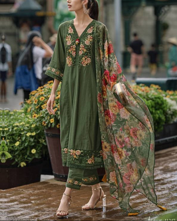 Women Silk Blend Kurta Pant Dupatta Set-KYAMSTORE