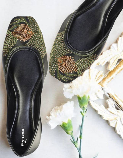 Handmade Peacock feather Embroidered Punjabi Mojari Jutis for Women-KYAMSTORE