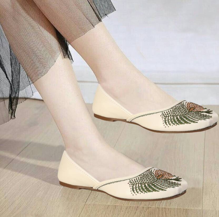 Handmade Peacock feather Embroidered Punjabi Mojari Jutis for Women-KYAMSTORE