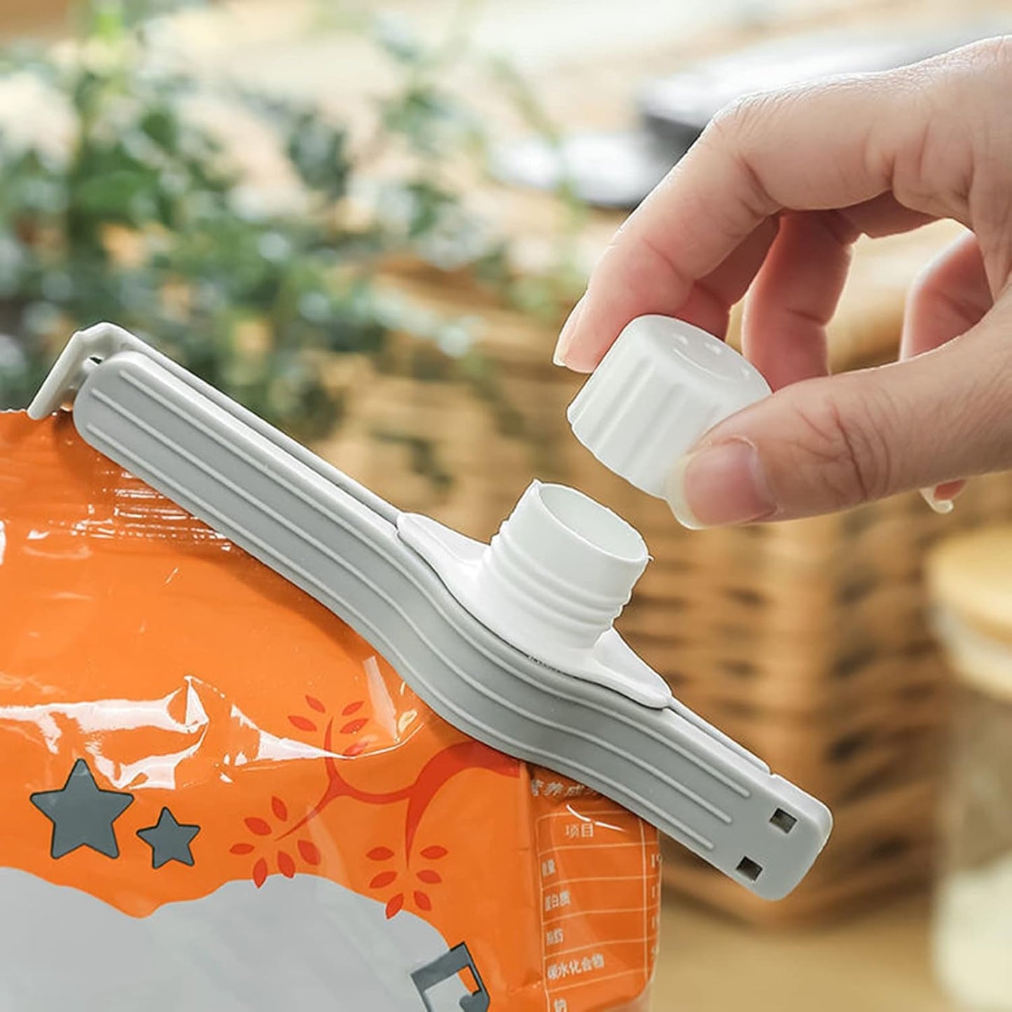 2 Pcs Pouring Clips Food Sealing Clip Chip Bag with Lid-KYAMSTORE