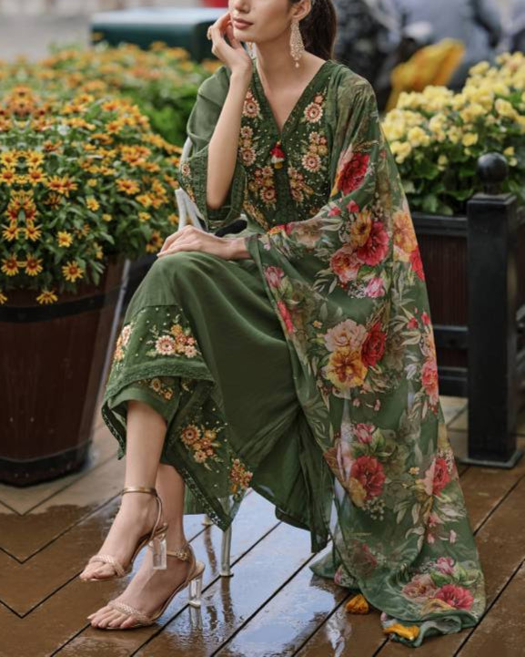 Women Silk Blend Kurta Pant Dupatta Set-KYAMSTORE