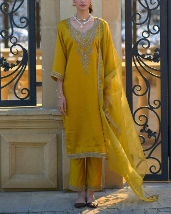 Women Silk Blend Kurta Pant Dupatta Set-KYAMSTORE