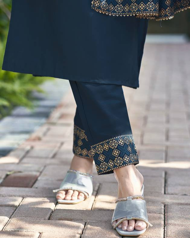 Women Cotton Blend Kurta Pant Dupatta Set-KYAMSTORE