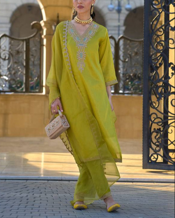 Women Silk Blend Kurta Pant Dupatta Set-KYAMSTORE
