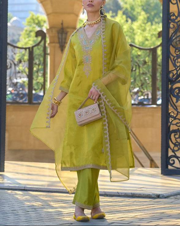 Women Silk Blend Kurta Pant Dupatta Set-KYAMSTORE